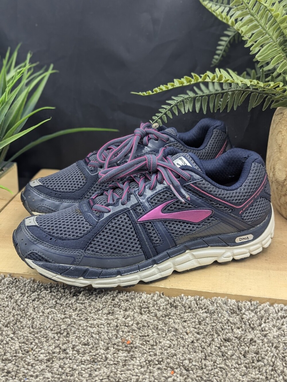 Brooks Addiction 12 Women's Size 10 Running Shoes Casual Comfort